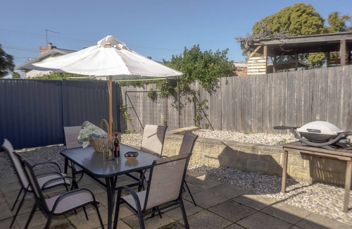 Bridport Apartment | Bridport Old Pier 2 bedroom apartments 1-3. Full kitchen Pet friendly on request