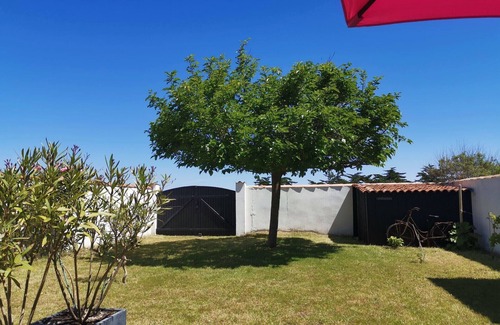 Saint-Clement-des-Baleines House | Bright house near the sea. Lovely decor, large enclosed garden. Car parking