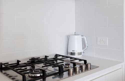 Shellharbour City Centre Apartment | Bright & Breezy Lakeview Retreat in Shellharbour