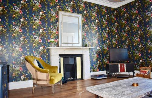 Hove Apartment | Bright 1 Bedroom Flat Minutes from the Beach and Trains