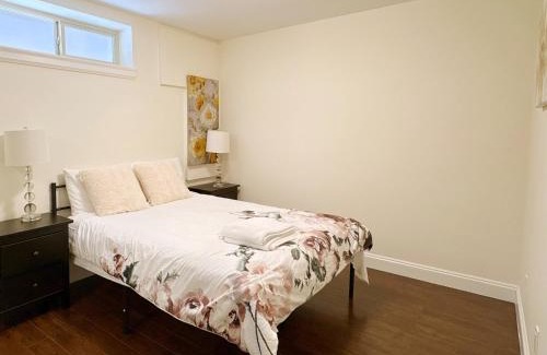 Sunset Apartment | Bright 1-Bedroom Garden Suite, Sleeps 4, Near Downtown & YVR