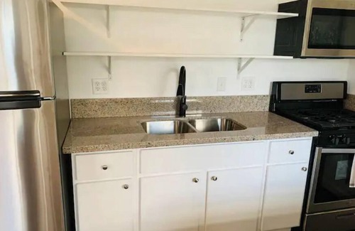 Castro Valley Apartment | Bright 1 BR w/AC, Free Parking, Washr/Dryr