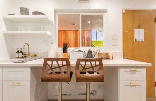 Ladera Heights Apartment | Bright 1BR Apt Near Manhattan,Playa & Venice Beach