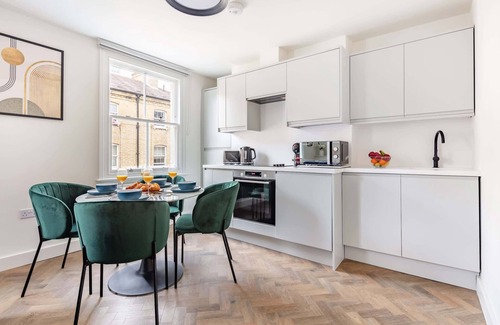 St Luke's Apartment | Bright 1BR Near Museum of London