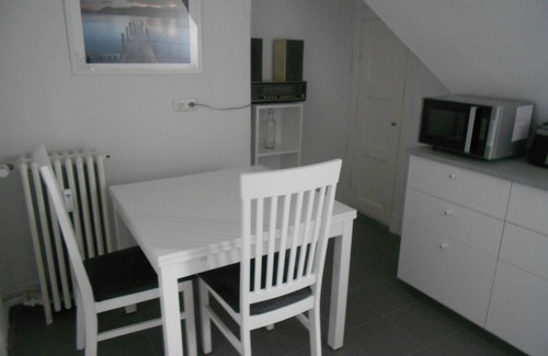 Gaarden-Sud - Kronsburg Apartment | Bright 2 bedroom apartment with a forest view