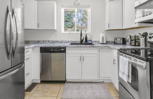 Logan Apartment | Bright 2br Great Location Near USU and Downtown