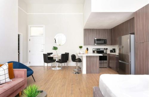 Gaslamp Quarter Apartment | Bright 2BR Loft Sleeps 7 with Full Kitchen and Fast WiFi