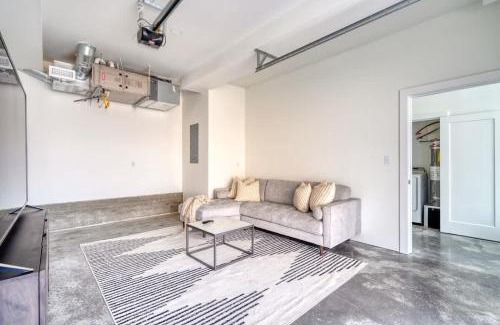 North Tabor House | Bright 2BR - North Tabor - Work & Recharge