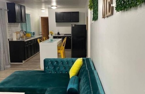 Detroit House | Bright 3 BDR HOME/King size beds