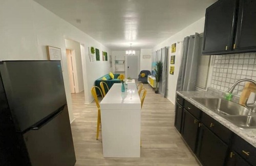 Detroit House | Bright 3 BDR HOME/King size beds