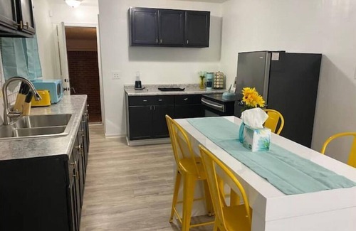 Detroit House | Bright 3 BDR HOME/King size beds