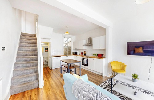 Upper Edmonton House | Bright 3Bed House 10Min to Meridian Water Station