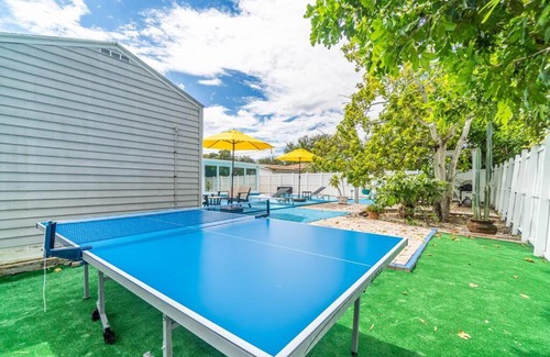 Driftwood House | Bright 4 Bedrooms with Pool and Game Room near Hard Rock