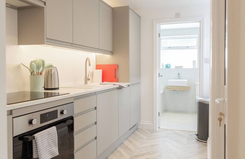 Cheltenham House | Bright & Airy 2BD - 10min walk to Centre