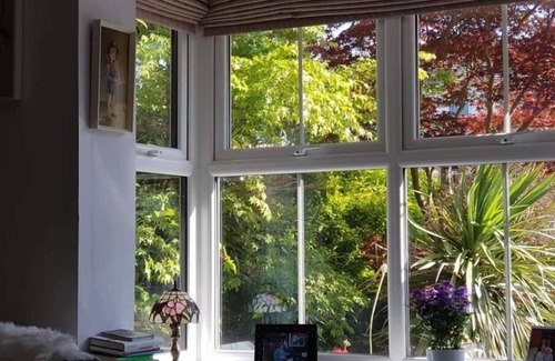 Watford House | Bright, airy room commuting distance to London 1 bedroom and 1 bathroom only