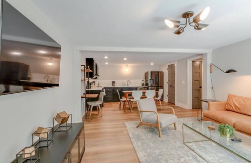 Franklin House | Bright And Airy-Historic Franklin Quadplex