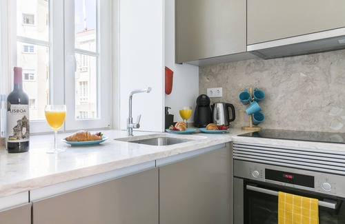 Penha de Franca Condo | Bright and comfortable duplex apartment in a quiet and typical Lisbon neighborhood.