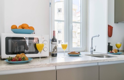 Penha de Franca Condo | Bright and comfortable duplex apartment in a quiet and typical Lisbon neighborhood.