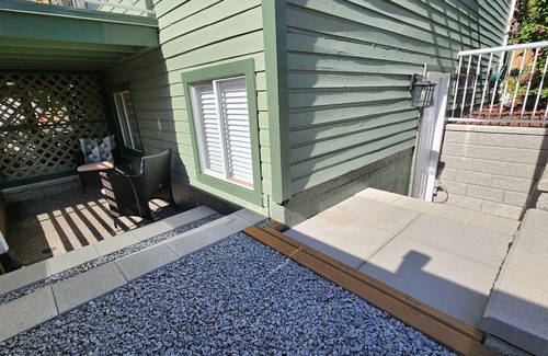 Burnaby Apartment | Bright and cozy fully furnished studio.