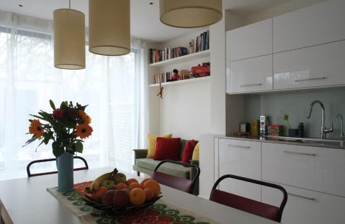 North Kensington Apartment | Bright and Elegant 2 Bedroom Flat, near Notting Hill