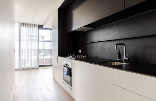 South Yarra Apartment | Bright and modern 1BD in heart of South Yarra!