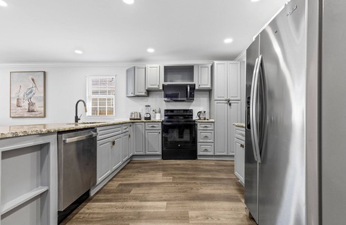 Villa Heights Cottage | Bright and Modern Close to Everything