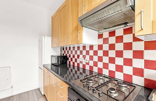Southfield Apartment | Bright and Newly Furnished Acton Apartment
