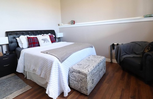 Grande Prairie House | Bright and open-concept parkside suite by the airport