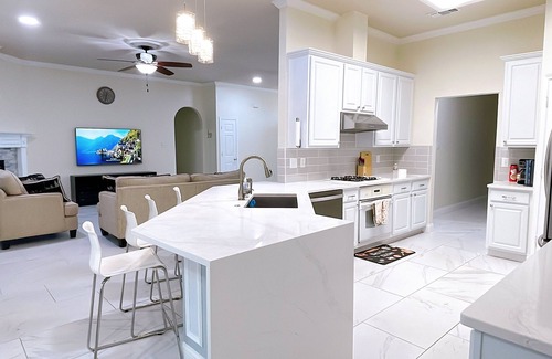 Southwest Arlington House | Bright and Spacious 4br2.5ba with fenced in yard