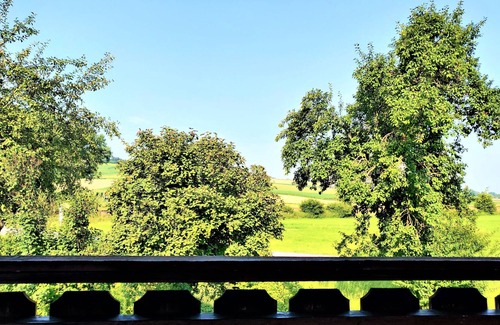 Hartkirchen Apartment | Bright and spacious apartment with balcony and WiFi