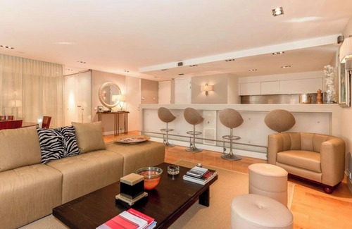 The Hague Center Apartment | Bright and spacious apartment in The Hague with luxurious feel!