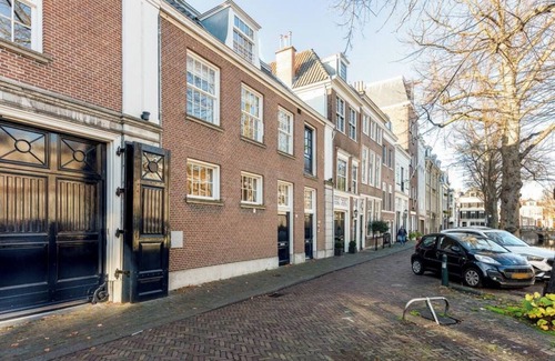 The Hague Center Apartment | Bright and spacious apartment in The Hague with luxurious feel!