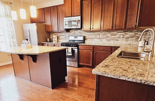 Stafford House | Bright and Spacious Townhome, Great for Families & Professionals