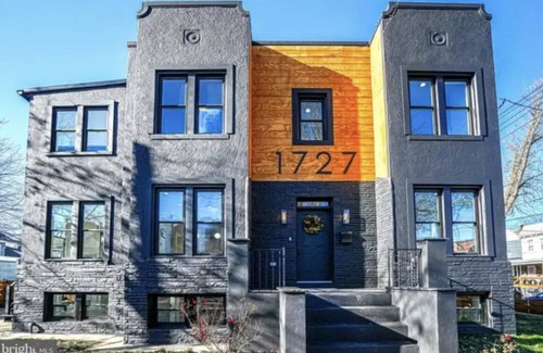 Fairlawn House | Bright and Spacious Bottom Unit!