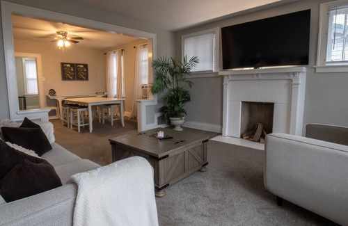St. Bernard Apartment | Bright and stylish 2- Bdroom in quiet neighborhood