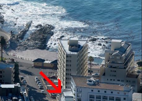 Three Anchor Bay Apartment | Bright and Stylish Beachfront Apartment