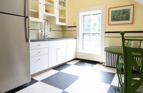 West End Apartment | Bright and Sunny apartment in Victorian cottage