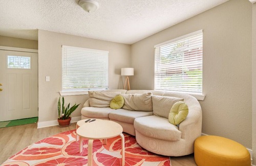 Riverside House | Bright and trendy, newly-renovated duplex in walkable Riverside