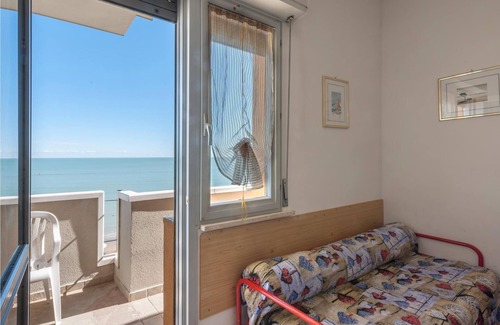 Ponte Sasso Apartment | Bright apartment in a building located directly on the beach of Torrette di Fano.