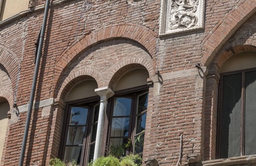 Lucca Historical Center Apartment | Bright apartment in medieval palace between Guinigi tower and the tower hours.