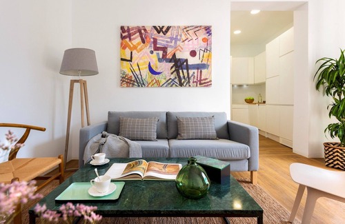 Santa Cruz Apartment | Bright Apartment in Sta Cruz Quarter Sta Teresa V