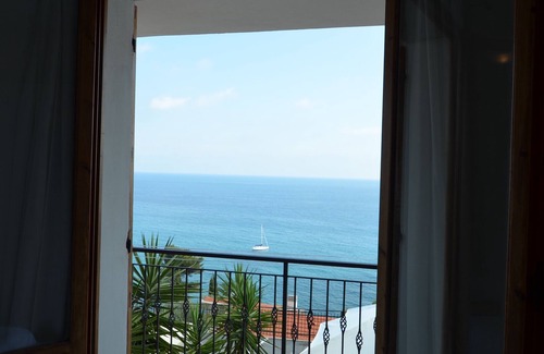 Piani-Ciapin Apartment | Bright apartment with wonderful terrace and fantastic sea view
