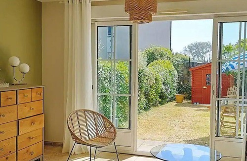 Barfleur Apartment | Bright apartment with private garden, pet-friendly in Barfleur