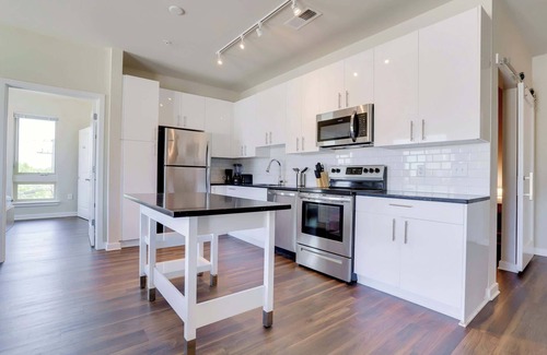 Jefferson Manor Apartment | Bright Apt W Den | Gym & Easy DC Access