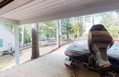 Iuka Cabin | Bright Aqua Yacht Harbor Pickwick Lake Lakeview Home Boat Garage Sleeps 10+