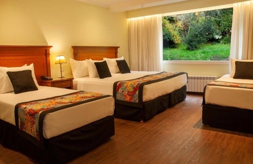 San Carlos de Bariloche Hotel | Bright and Welcoming Room with Heated Pool Near Nahuel Huapi Lake Activities