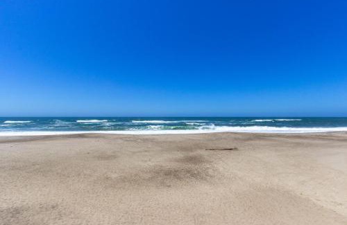 Gleneden Beach House | Bright Beach Town Bungalow