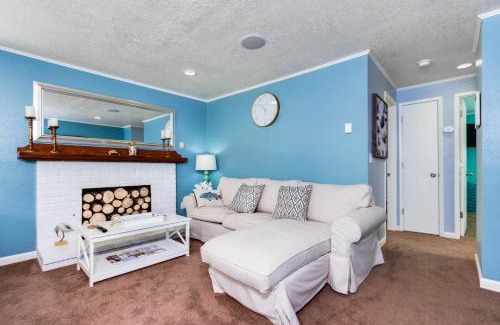 Gleneden Beach House | Bright Beach Town Bungalow