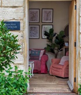 Painswick House | Bright & Beautiful Open Plan Coach House Painswick