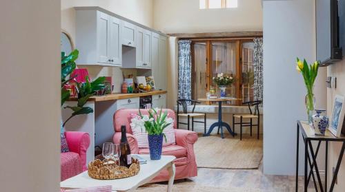 Painswick House | Bright & Beautiful Open Plan Coach House Painswick